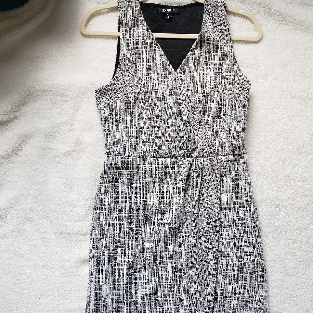 Express dress - Picture 2 of 8